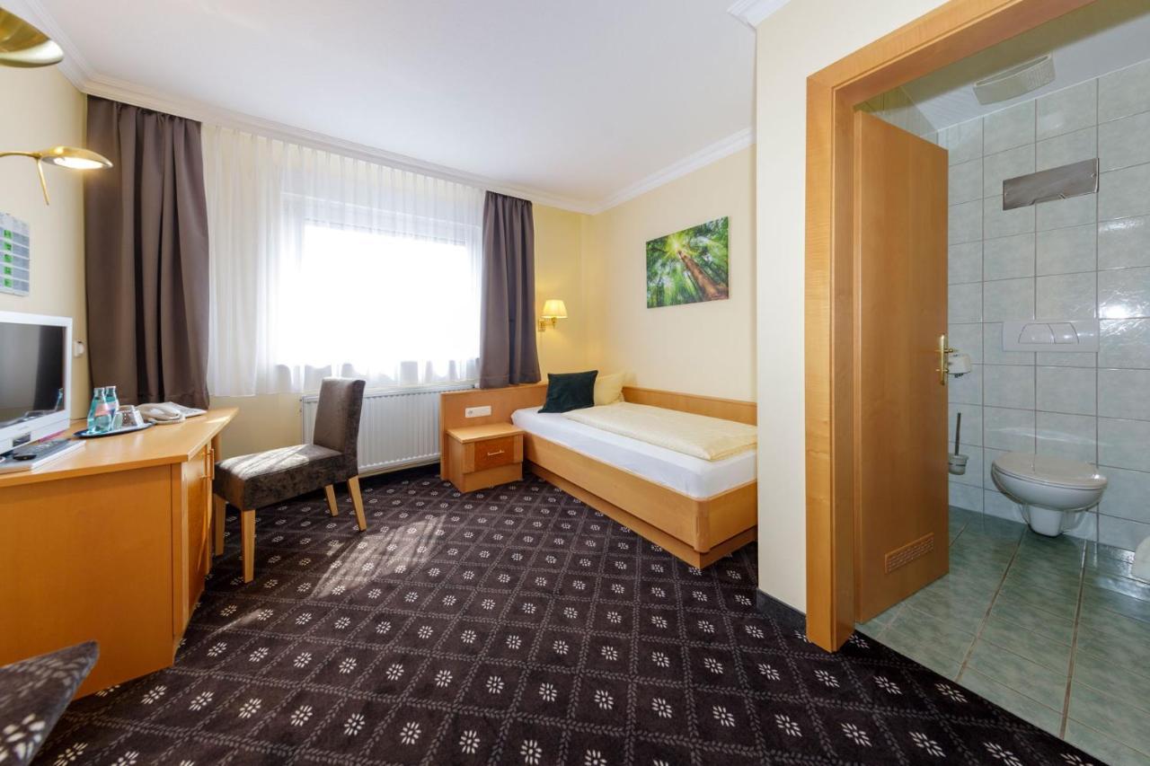Hotel Zum Adler Nidderau Kültér fotó