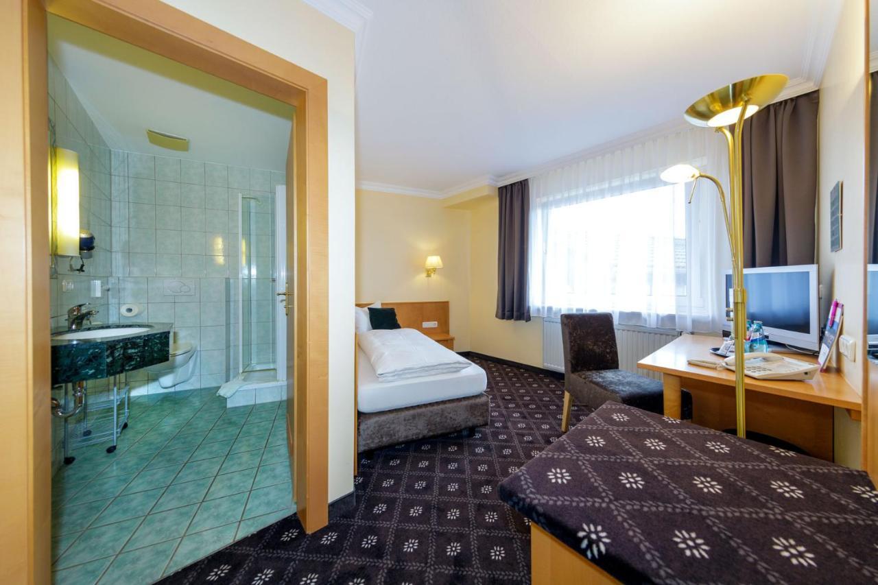 Hotel Zum Adler Nidderau Kültér fotó