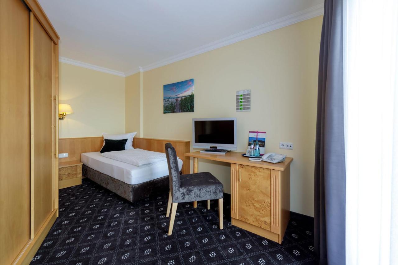 Hotel Zum Adler Nidderau Kültér fotó